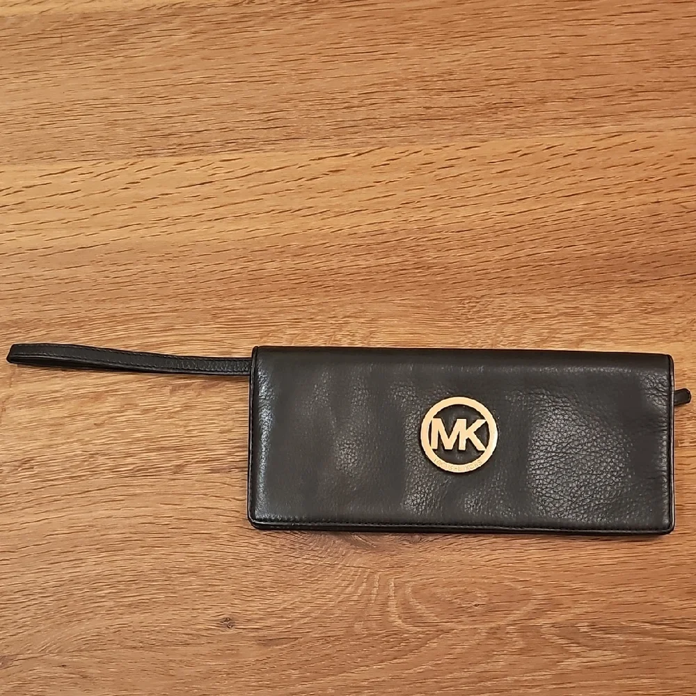 Michael Kors Black Leather Clutch with Gold Logo - Picture 5 of 7